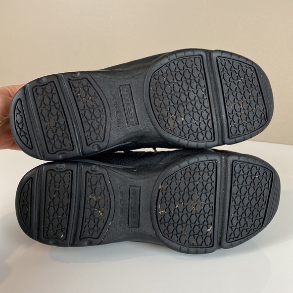 Hytest Static Dissipating Composite Toe Athletic Safety Shoe 7.5W - Picture 9 of 16